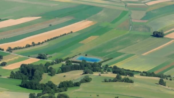 Campo verde vista aérea — Vídeos de Stock