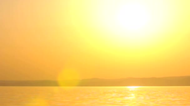 Hermosa puesta de sol en la playa — Vídeo de stock