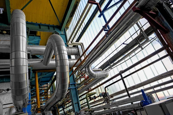 Tubi industriali in una centrale termica — Foto Stock