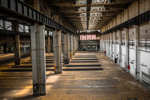 Průmyslový interiér staré továrny — Stock fotografie