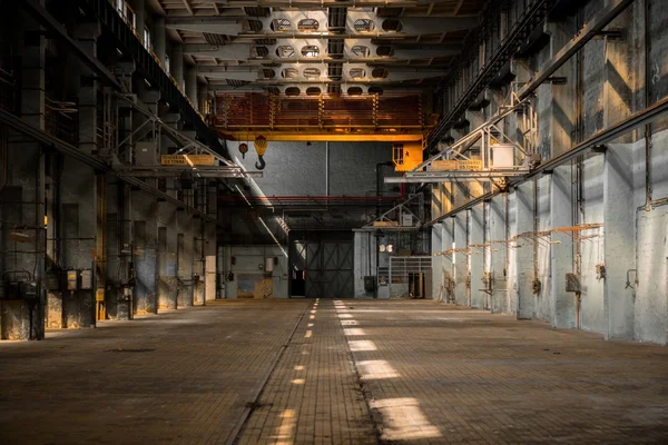 Intérieur industriel d'une ancienne usine — Photo