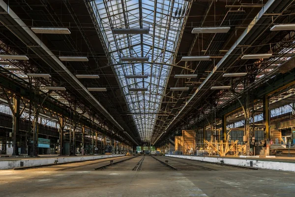 Industriinredning i en gammal fabrik — Stockfoto