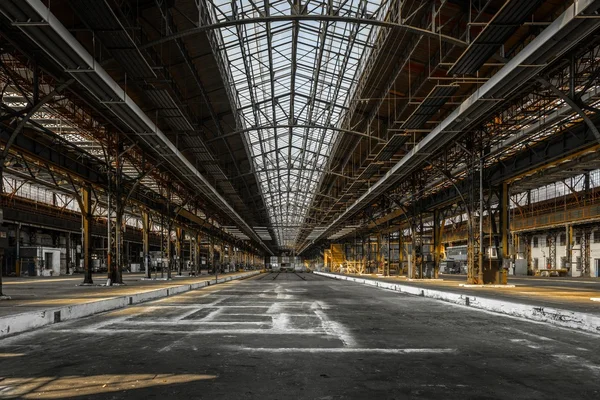 Industriinredning i en gammal fabrik — Stockfoto