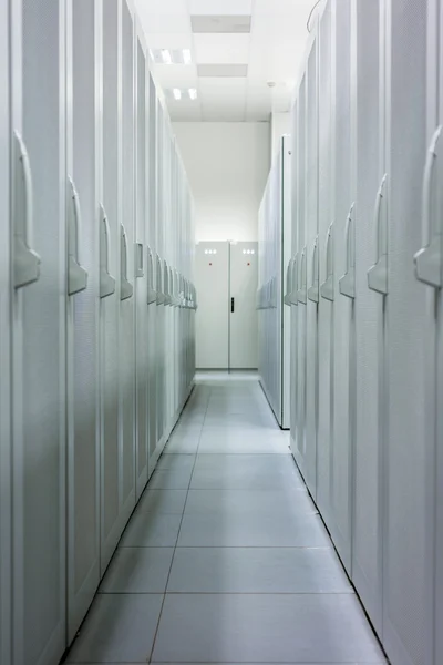 Rent industriella inre av en serverrum — Stockfoto