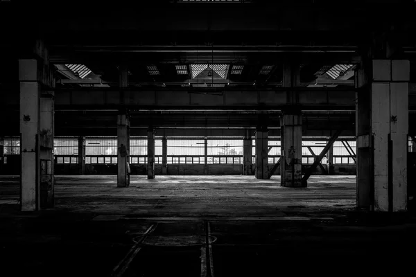Промисловий інтер'єр старої фабрики — стокове фото