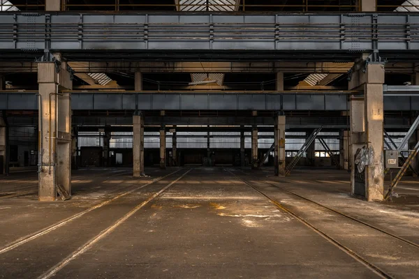 Industrielles Interieur einer alten Fabrik — Stockfoto