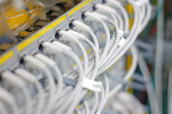 Cables de red de alta tecnología —  Fotos de Stock