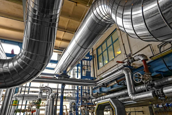 Tubos industriales en una central térmica — Foto de Stock