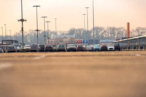 Na zewnątrz parkingu. — Zdjęcie stockowe