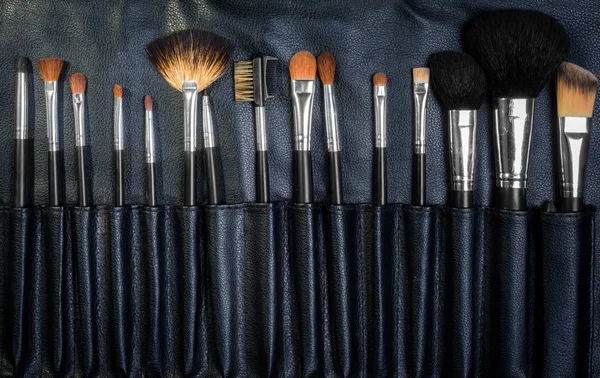 Make-up tools in een lederen tas — Stockfoto