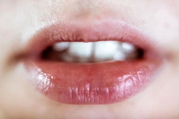 Die Lippen meiner schönen und geliebten Freundin — Stockfoto