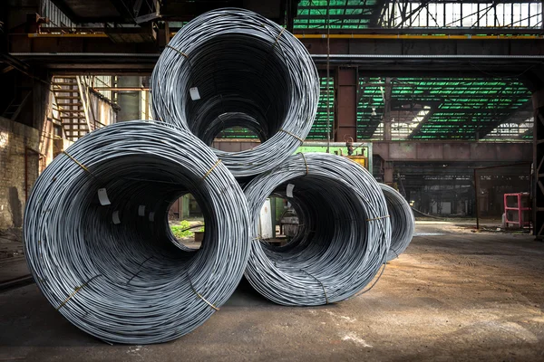 Grande bobine de fil d'aluminium — Photo