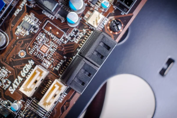 Gedrucktes Computermotherboard mit Sata-Anschlüssen — Stockfoto