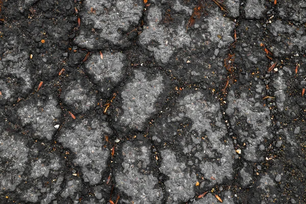 Asphaltstraße mit großen Löchern in Belgien — Stockfoto