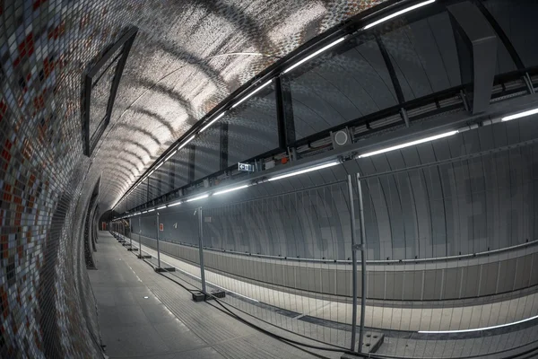 Metrostation in een grote stad — Stockfoto