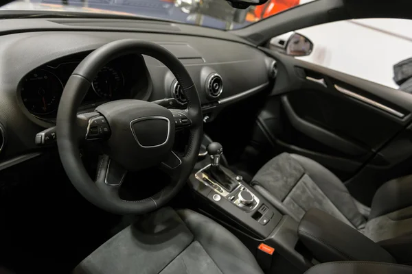 Interior de un coche de clase alta — Foto de Stock