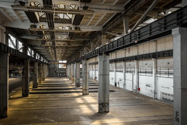 Stora industriella hall för en reparation station — Stockfoto