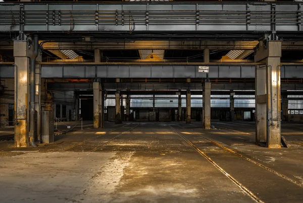 Grande corredor industrial de uma estação de reparo — Fotografia de Stock