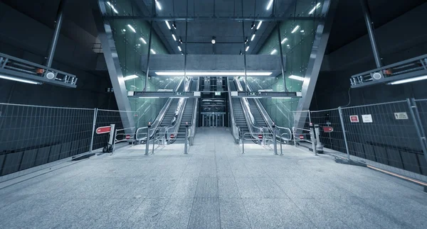 Escalier roulant dans le centre d'affaires — Photo