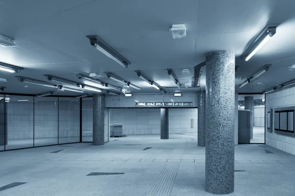 Grand intérieur souterrain dans une ville — Photo