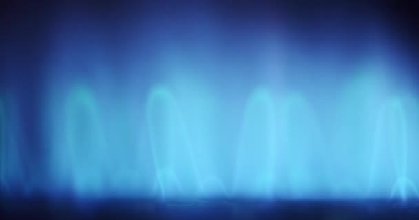 Biru nyala nyala dan mati dalam pembakar gas — Stok Video