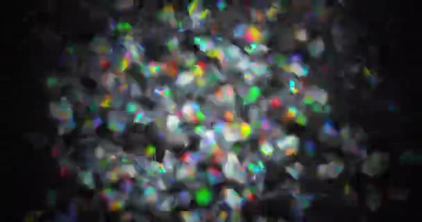 Små färgglada partiklar skakar mot mörk bakgrund — Stockvideo