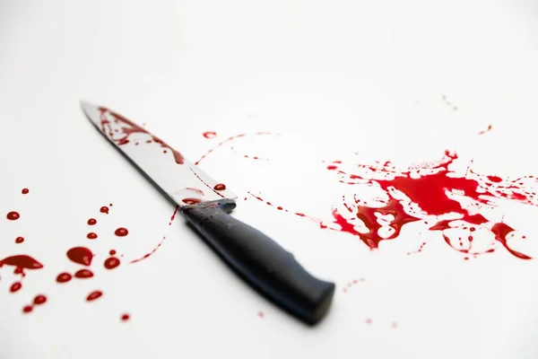 Cuchillo Manchado Sangre Contra Fondo Blanco Aislado —  Fotos de Stock