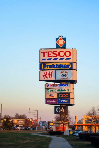 Budapest Ungheria Circa 2022 Cartelli Del Centro Commerciale Traboccanti Cartelloni — Foto Stock