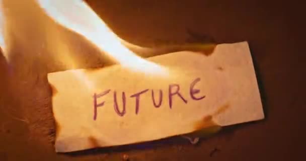 Primo Piano Video Carta Bruciata Con Futuro Scritto Esso — Video Stock