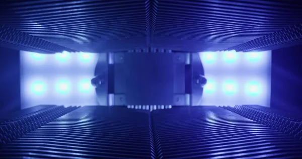 Soczewka Sondy Przesuwana Przez Stalowy Tunel Światłami Macro — Zdjęcie stockowe