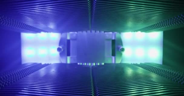 Lente de sonda deslizándose a través del túnel de acero con luces — Vídeos de Stock