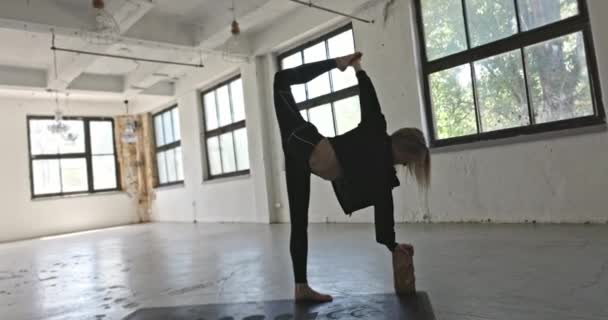 Dynamic Camera Movement Woman Doing Yoga Industrial Interior Closeup — Wideo stockowe