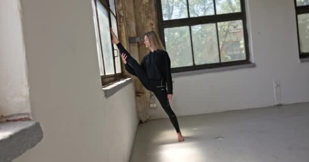 Dynamic Camera Movement Woman Doing Yoga Industrial Interior Closeup — Stok video