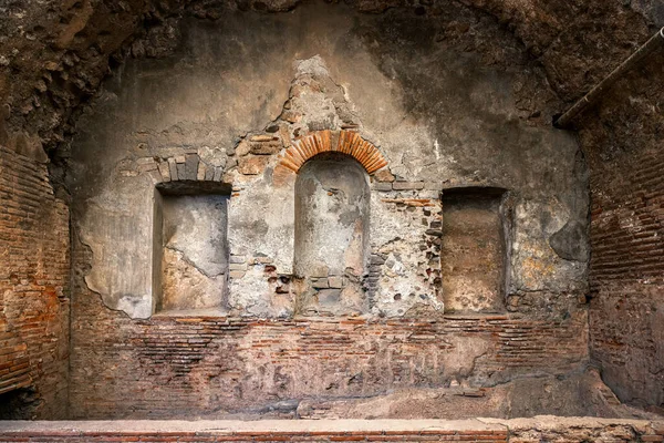 Interior Abandonado Una Antigua Ruina Foto Cerca — Foto de Stock
