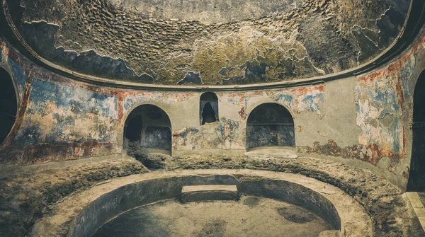 Abandoned Interior Ancient Ruin Close Photo — Stock Photo, Image