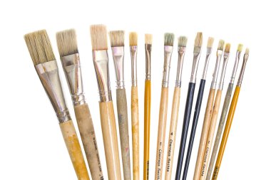 beyaz zemin üzerine Boya fırçaları