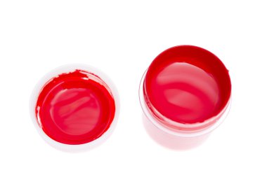 guaj boya üzerine beyaz izole