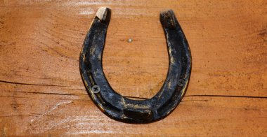 ahşap arka plan üzerinde nal