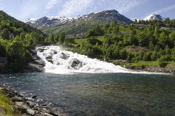 Noruega - Cachoeira em Hellesylt — Fotografia de Stock
