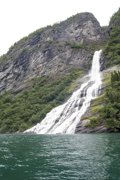 노르웨이-브라 이들 베일 폭포-Geirangerfjord — 스톡 사진