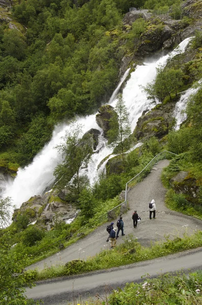 ノルウェー - ヨステダール氷河国立公園 - 滝 — ストック写真