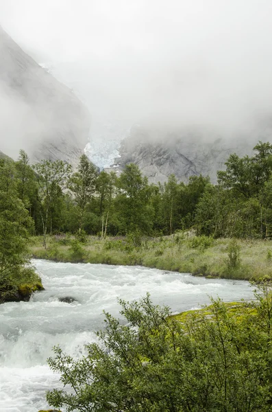 Norsko - briksdal ledovec - jostedalsbreen národní park — Stock fotografie