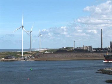 Endüstriyel IJmuiden port-kargo gemisi ve rüzgar türbinleri - Bölüm 3