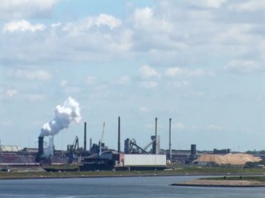 Endüstriyel IJmuiden port - nederland - bacalar, duman ve kirlilik