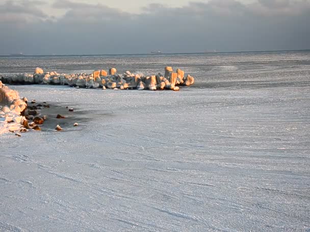 Замерзшее Черное море — стоковое видео