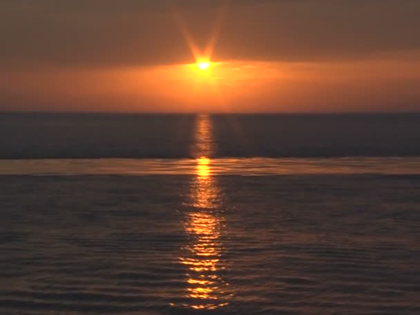 Zonsondergang op de zwarte zee — Stockvideo