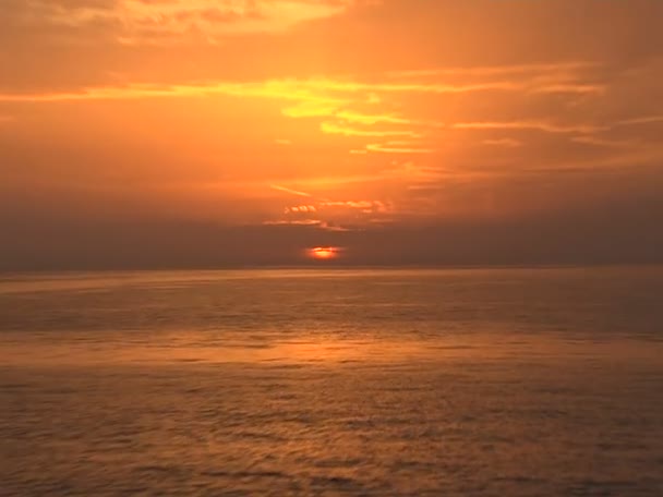 Puesta de sol en el mar negro — Vídeos de Stock