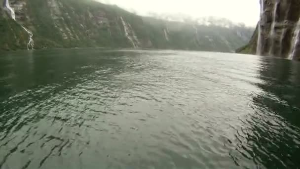 RIB boot - geiranger fjorden - Noorwegen — Stockvideo