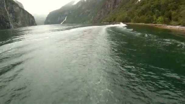 RIB boot - geiranger fjorden - Noorwegen — Stockvideo