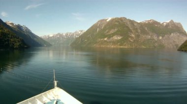 yelkenli ile Norveç Fiyordları